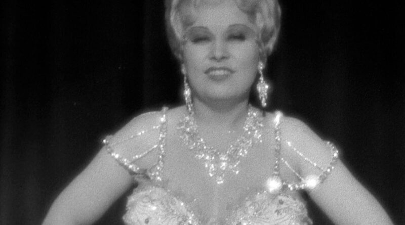 Mae West in She Done Him Wrong (screenshot public domain)