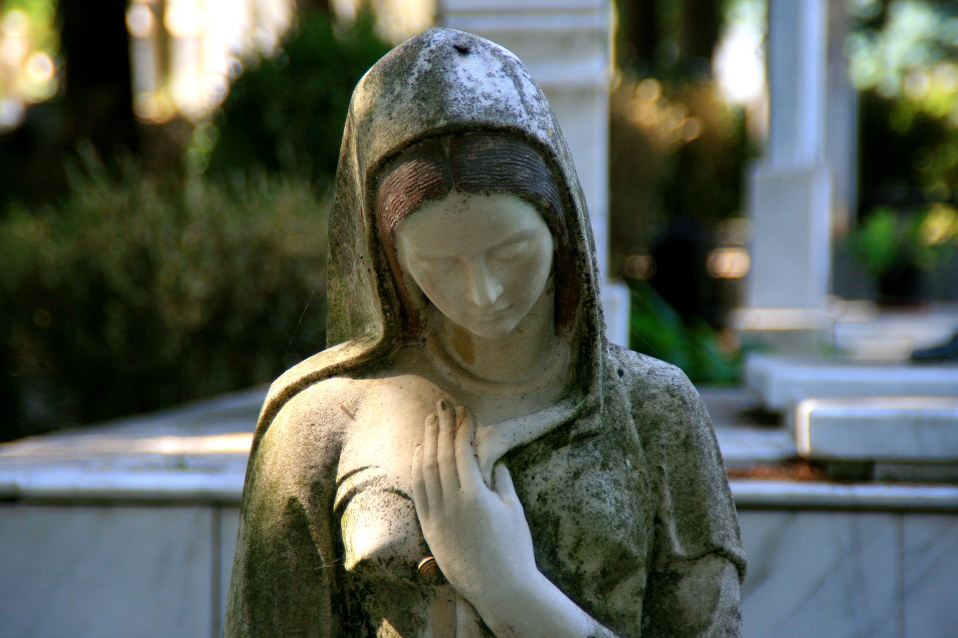 Virgin Mary statue. (credit AdinaVoicu Pixabay)