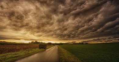 Coming storm: Image by Joe from Pixabay