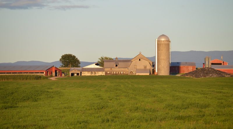 farms, barn, farmland Image by Ryan Lyford from Pixabay