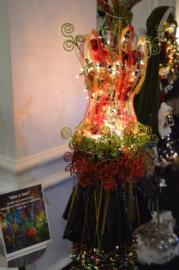 Lord Baltimore Hotel Annual Couture Tree Competition 2024 (credit Anthony C. Hayes)