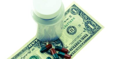Medicaid cuts: Image by Thomas Breher from Pixabay