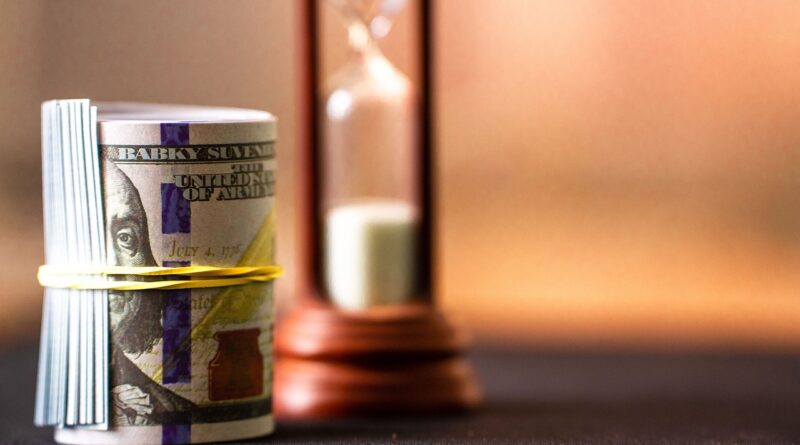 late payment, money, overdue bills: Image by Oleksandr Pidvalnyi from Pixabay