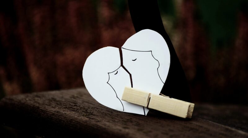 reconciled, healing, broken heart: Image by congerdesign from Pixabay