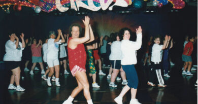 Lisa Salkov Exercising with Richard Simmons (courtesy Carnival Cruise Line)
