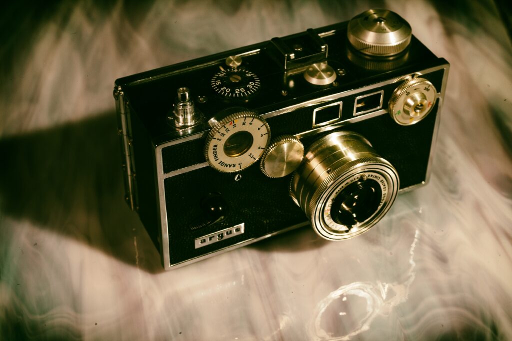 Argus C3, The Brick: Image by Carrie Hannigan from Pixabay