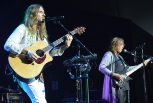 Yes singer Jon Davison, left, and bassist Billy Sherwood. (All photos by Chris Swanson) 